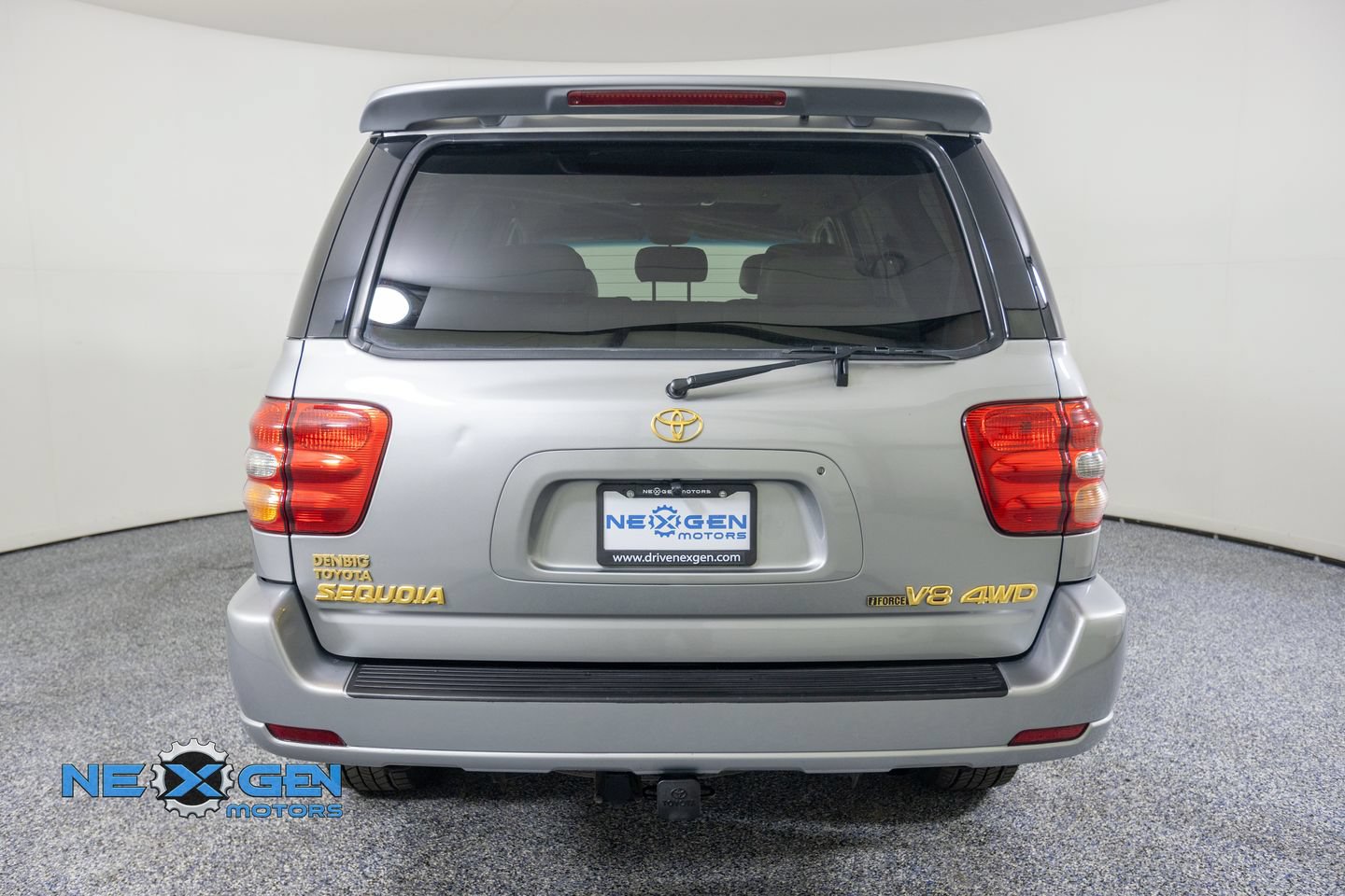 Used 2004 Toyota Sequoia Limited w/ Preferred Accessory Pkg AWD/4WD image 7