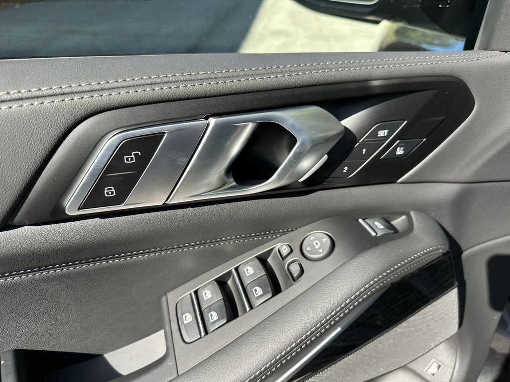 Used 2026 BMW X5 xDrive50e w/ M Sport Package image 16