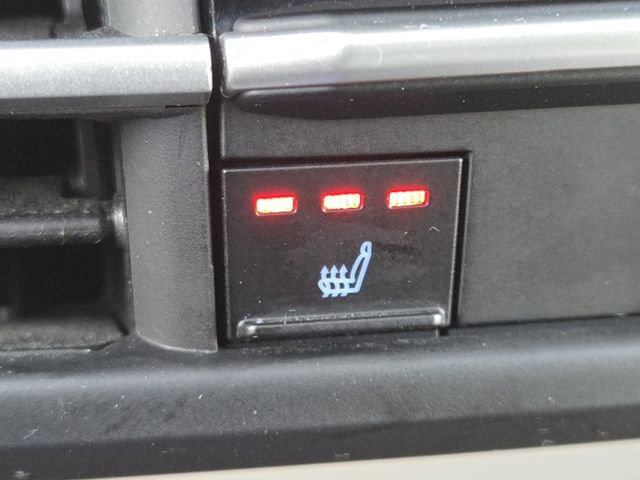 Used 2024 Toyota Sienna XLE image 6