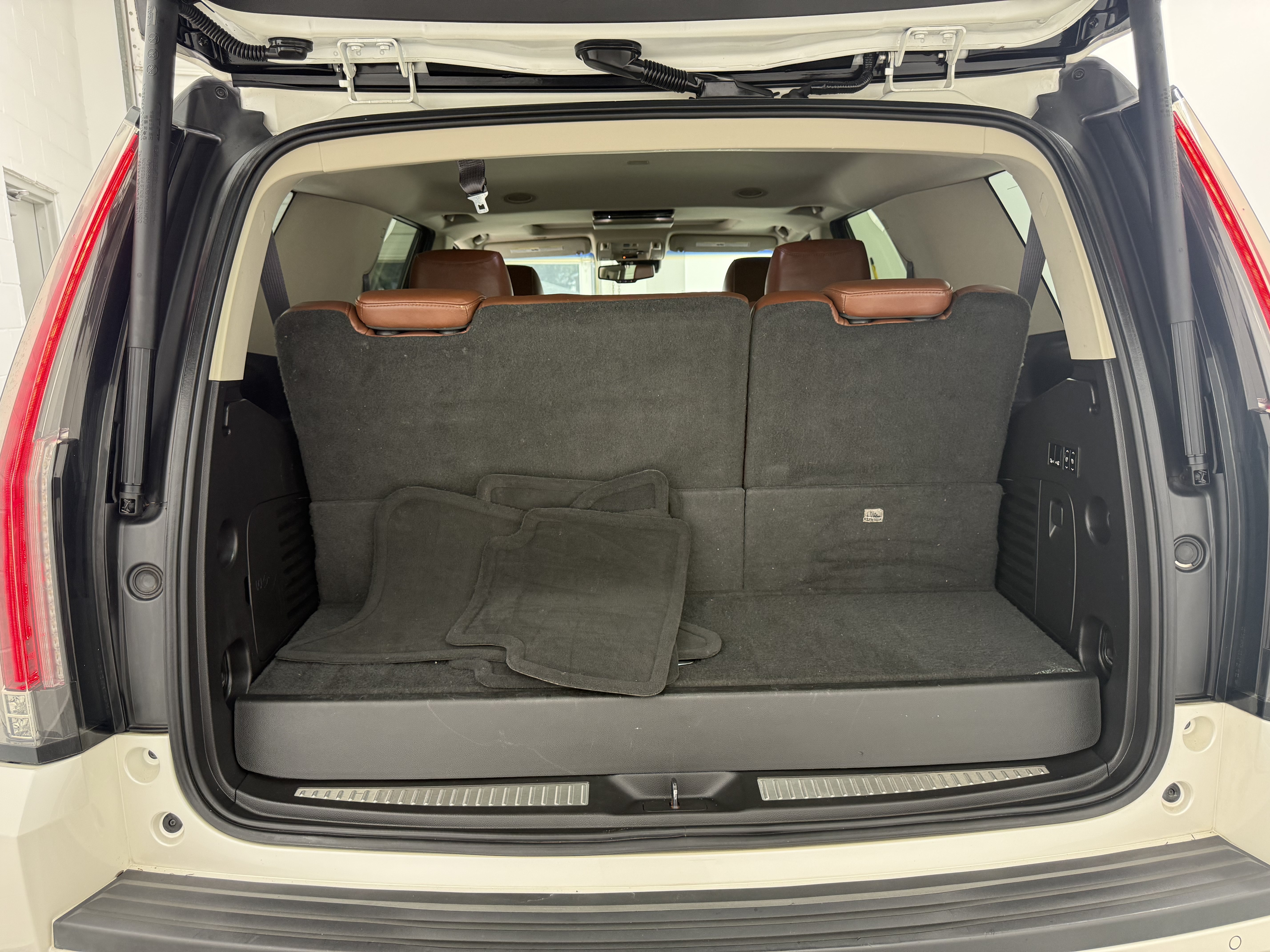 Used 2015 Cadillac Escalade Premium AWD/4WD image 6