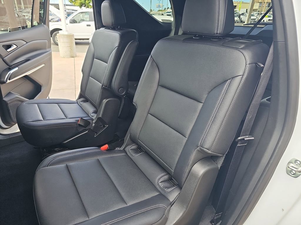 Used 2025 Chevrolet Traverse LT FWD image 15