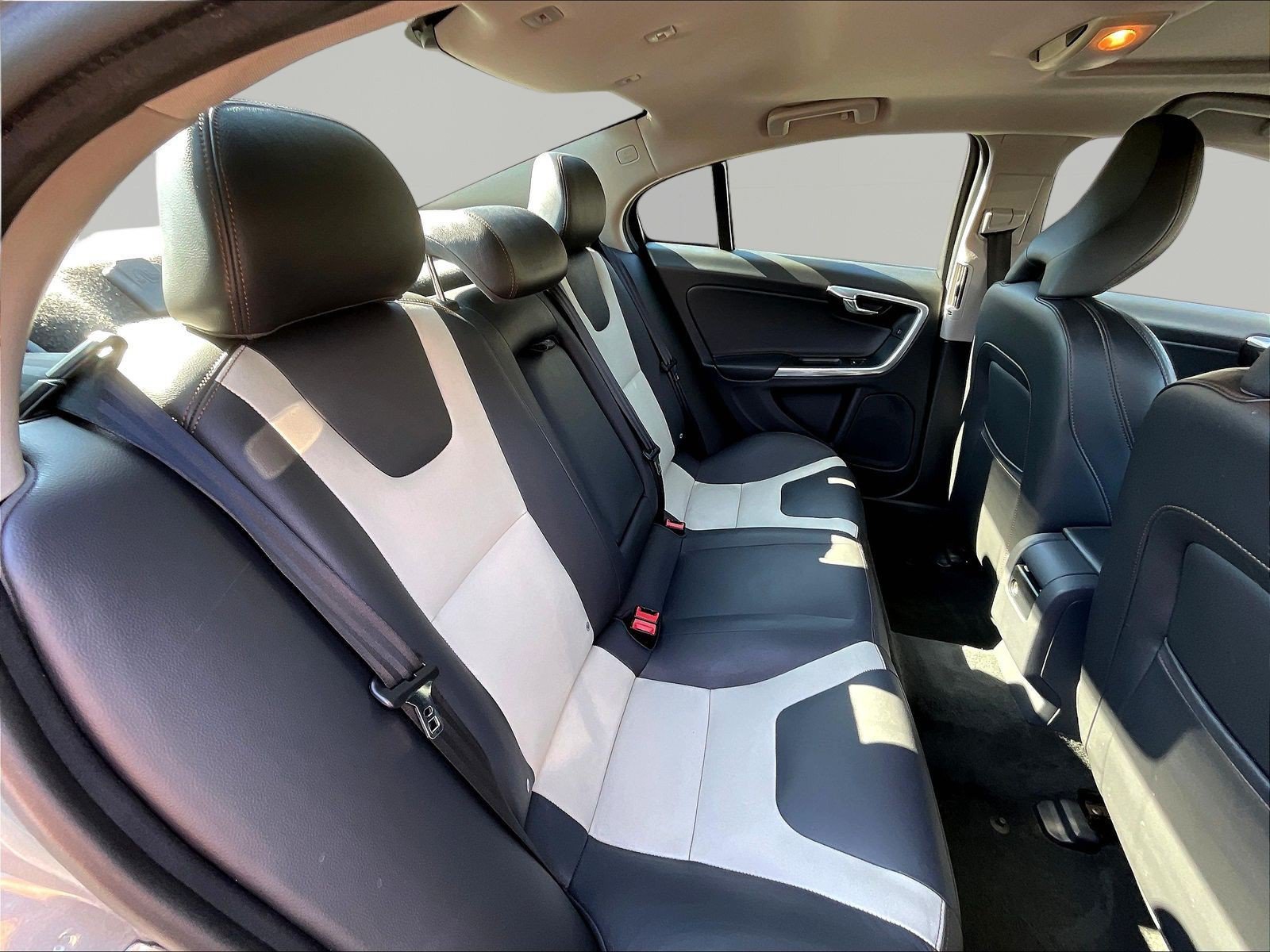 Used 2016 Volvo S60 T5 Cross Country Platinum w/ Protection Package AWD/4WD image 25