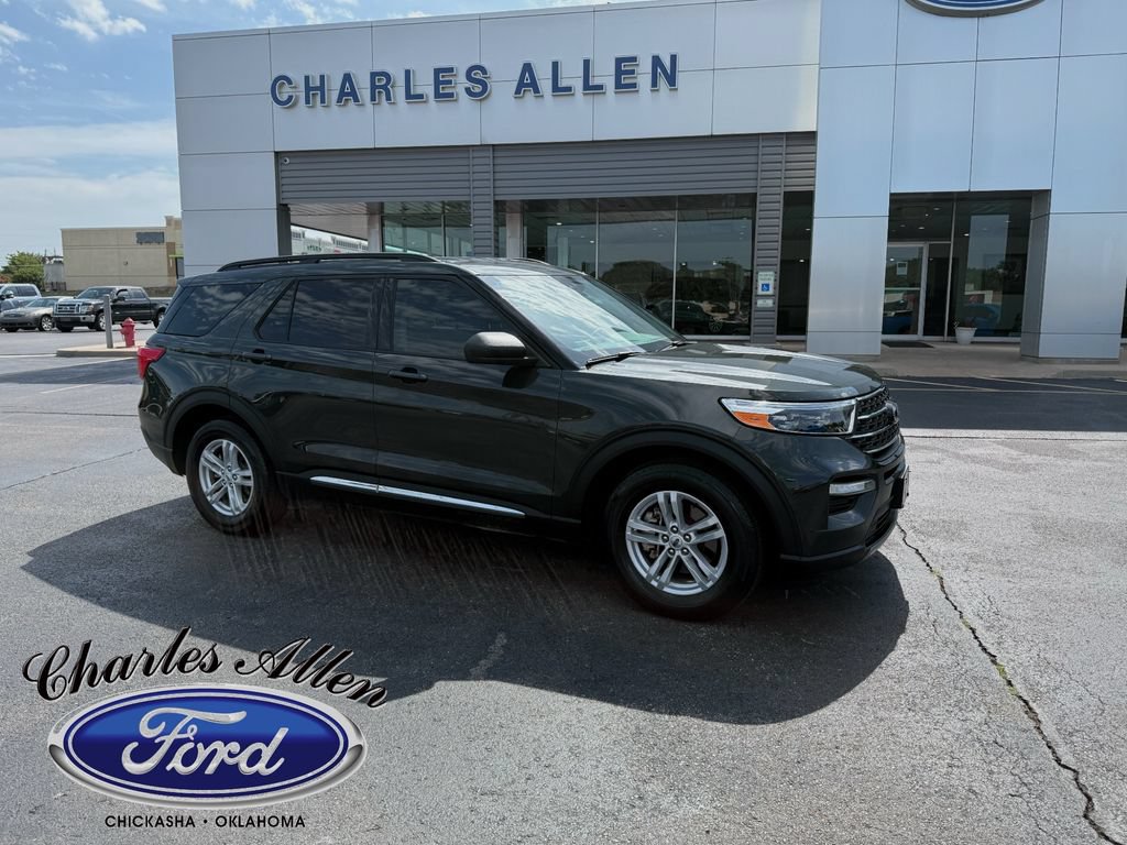 Used 2024 Ford Explorer XLT w/ Equipment Group 202A RWD image 2