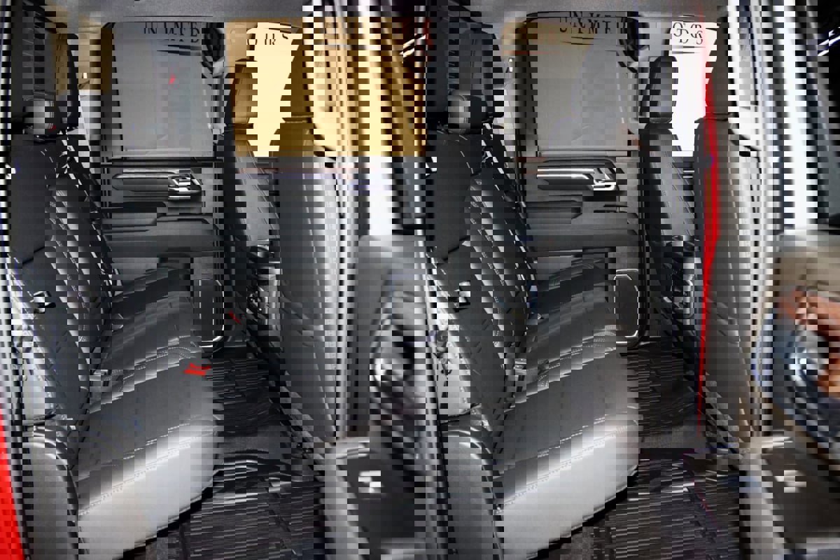 Used 2025 GMC Sierra 3500 SLT w/ SLT Premium Package image 79