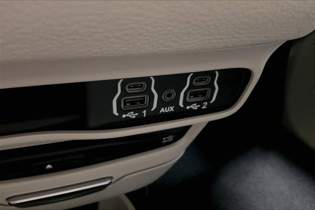 Used 2021 Chrysler Pacifica Touring-L w/ Uconnect Theater Family Group FWD image 34