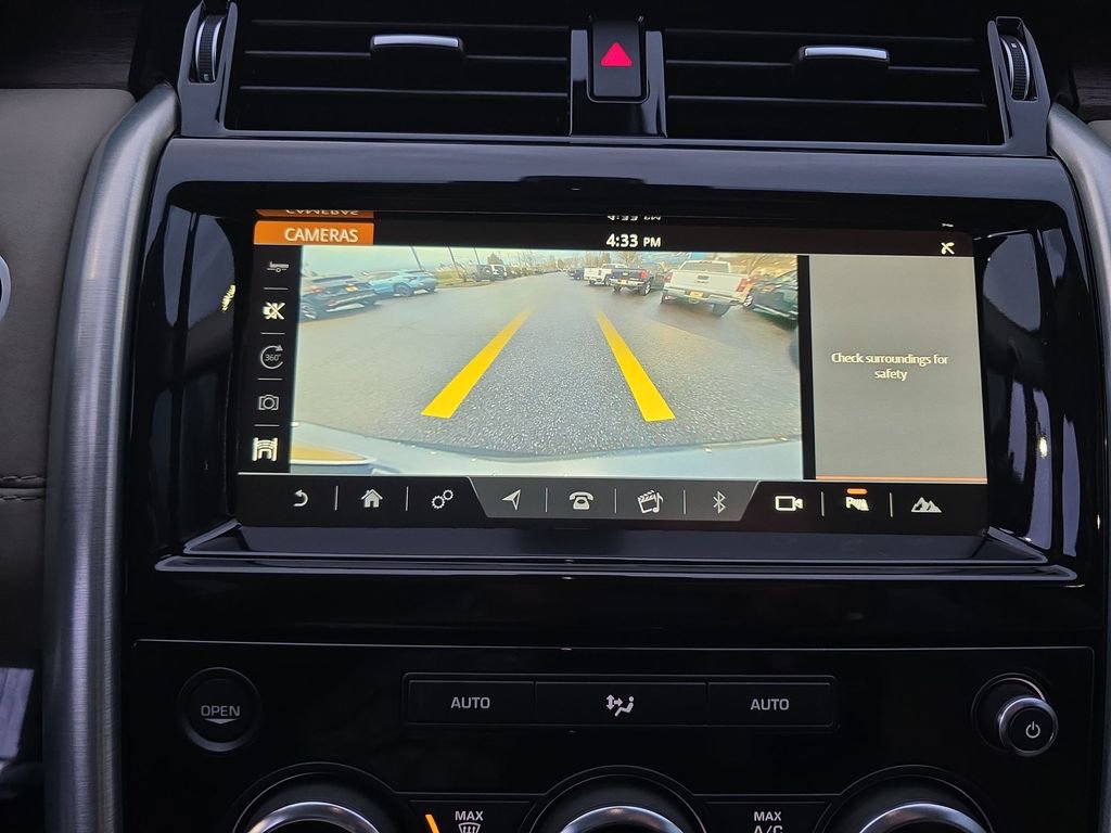 Used 2017 Land Rover Discovery HSE image 16