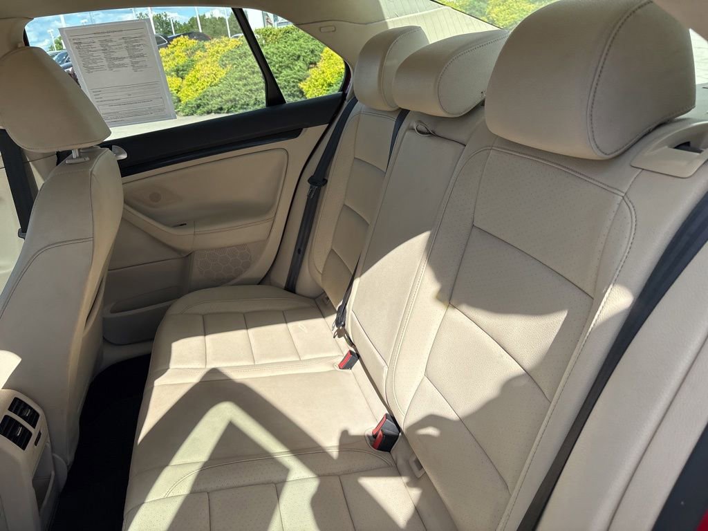 Used 2010 Volkswagen Jetta SE FWD image 29