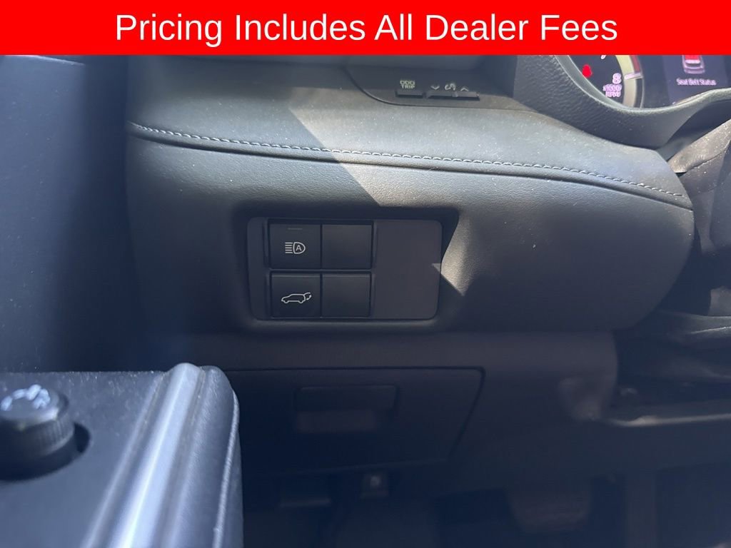 Used 2021 Toyota Highlander LE AWD/4WD image 7