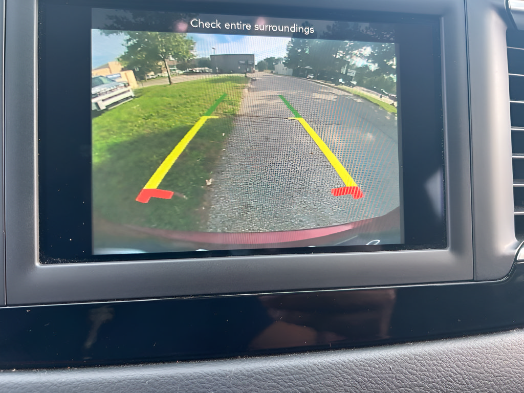 Used 2018 Chrysler Pacifica Touring Plus w/ Tire & Wheel Group FWD image 26