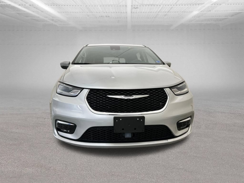 Used 2023 Chrysler Pacifica Touring-L FWD image 9