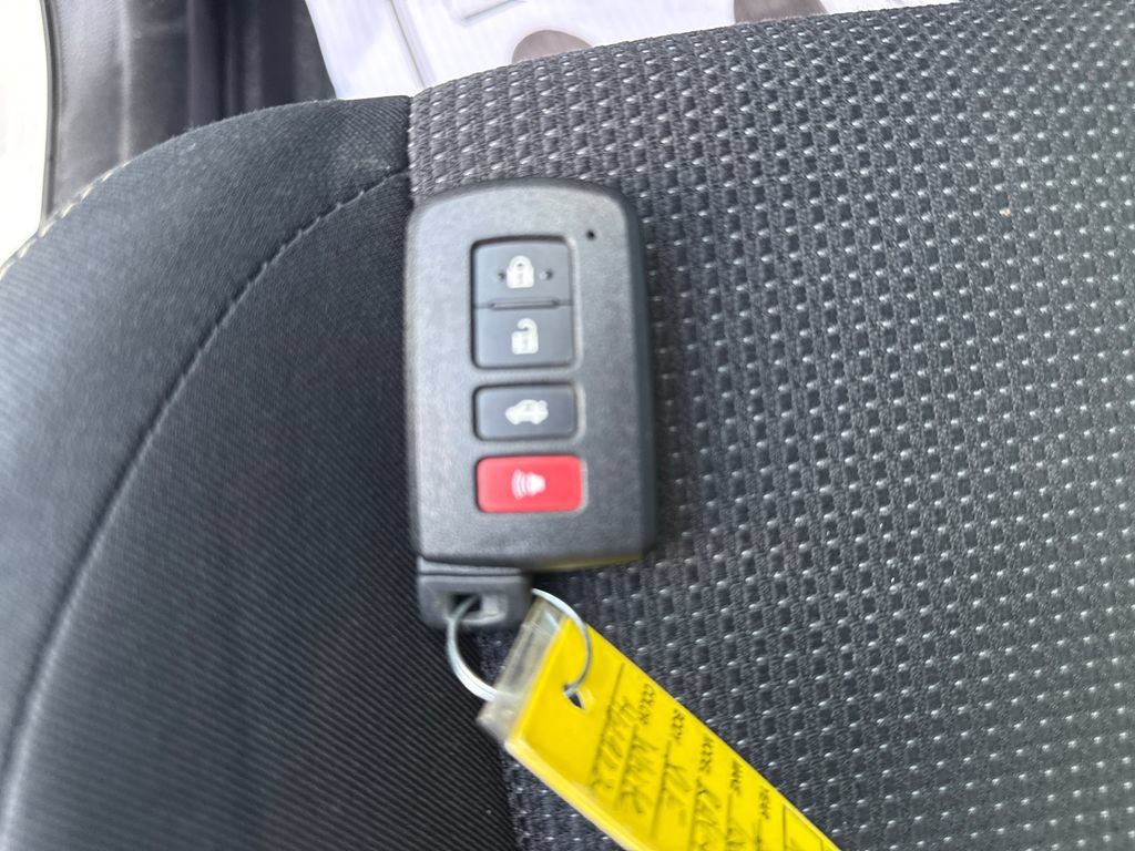 Used 2018 Toyota RAV4 XLE FWD image 41