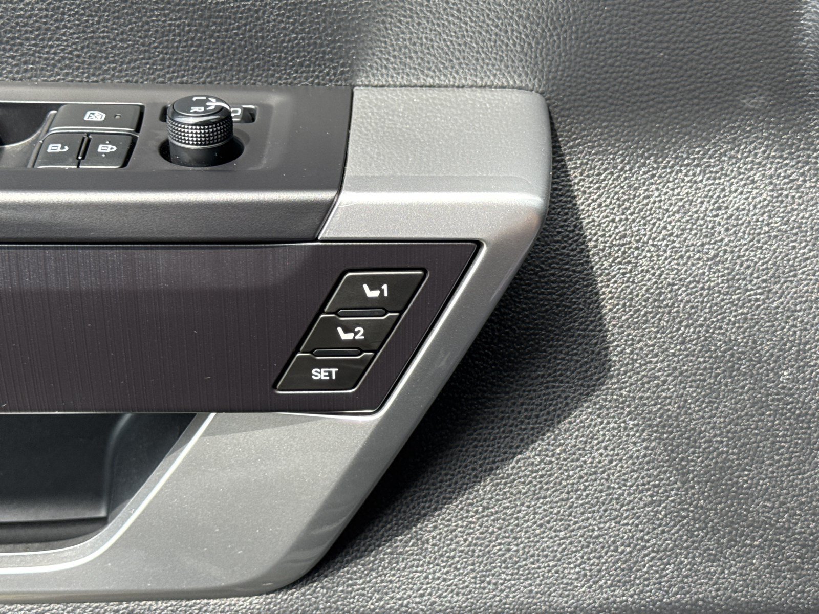 Used 2022 Toyota Tundra Platinum AWD/4WD image 18