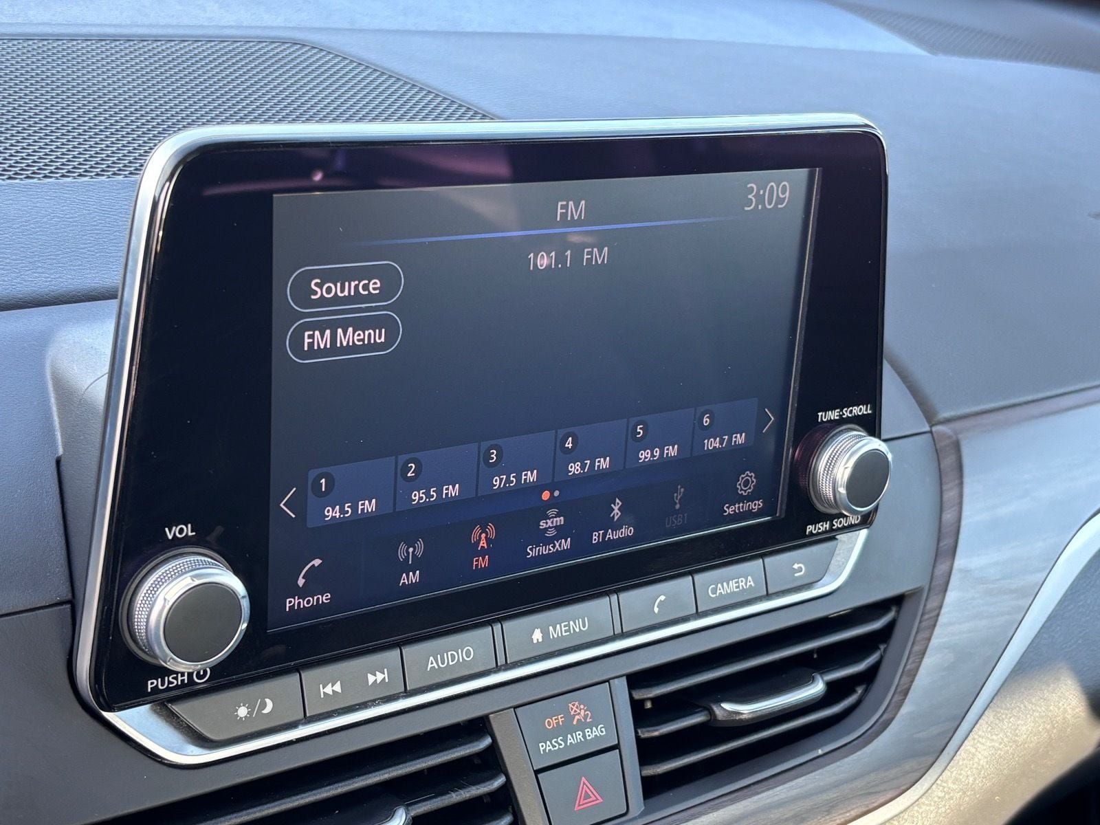 Used 2025 Nissan Altima 2.5 SV FWD image 27