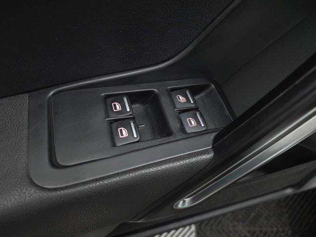 Used 2019 Volkswagen Beetle 2.0T FWD image 28