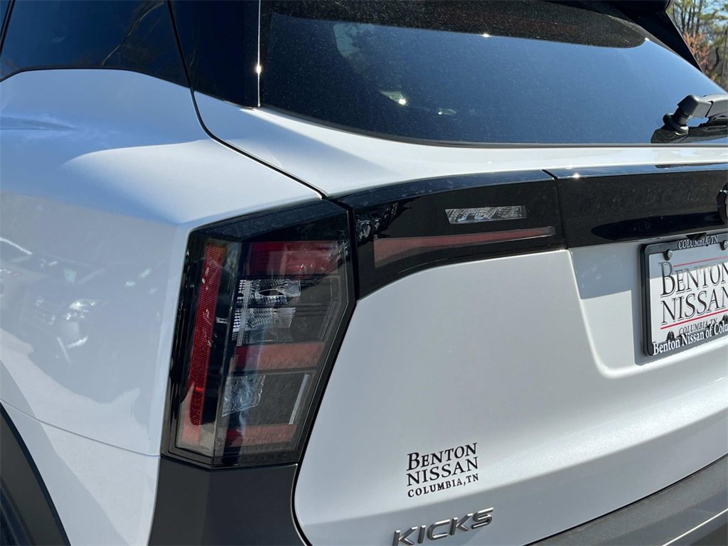 New 2025 Nissan Kicks SR image 12