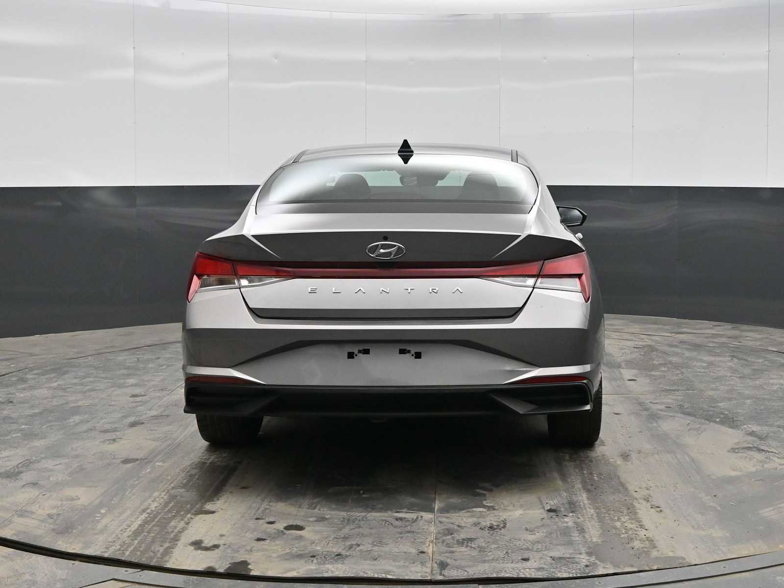 Used 2023 Hyundai Elantra SEL w/ Convenience Package image 6