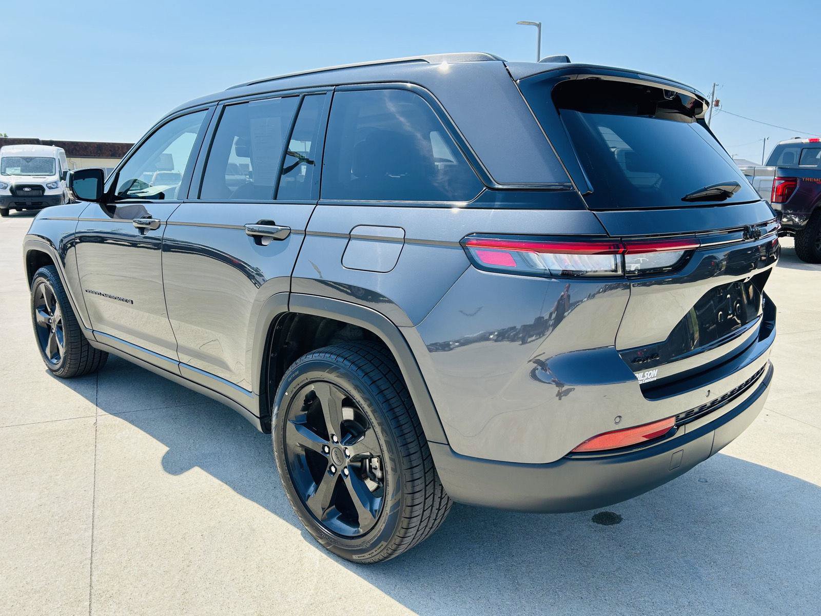 Used 2023 Jeep Grand Cherokee Limited w/ Luxury Tech Group II AWD/4WD image 40