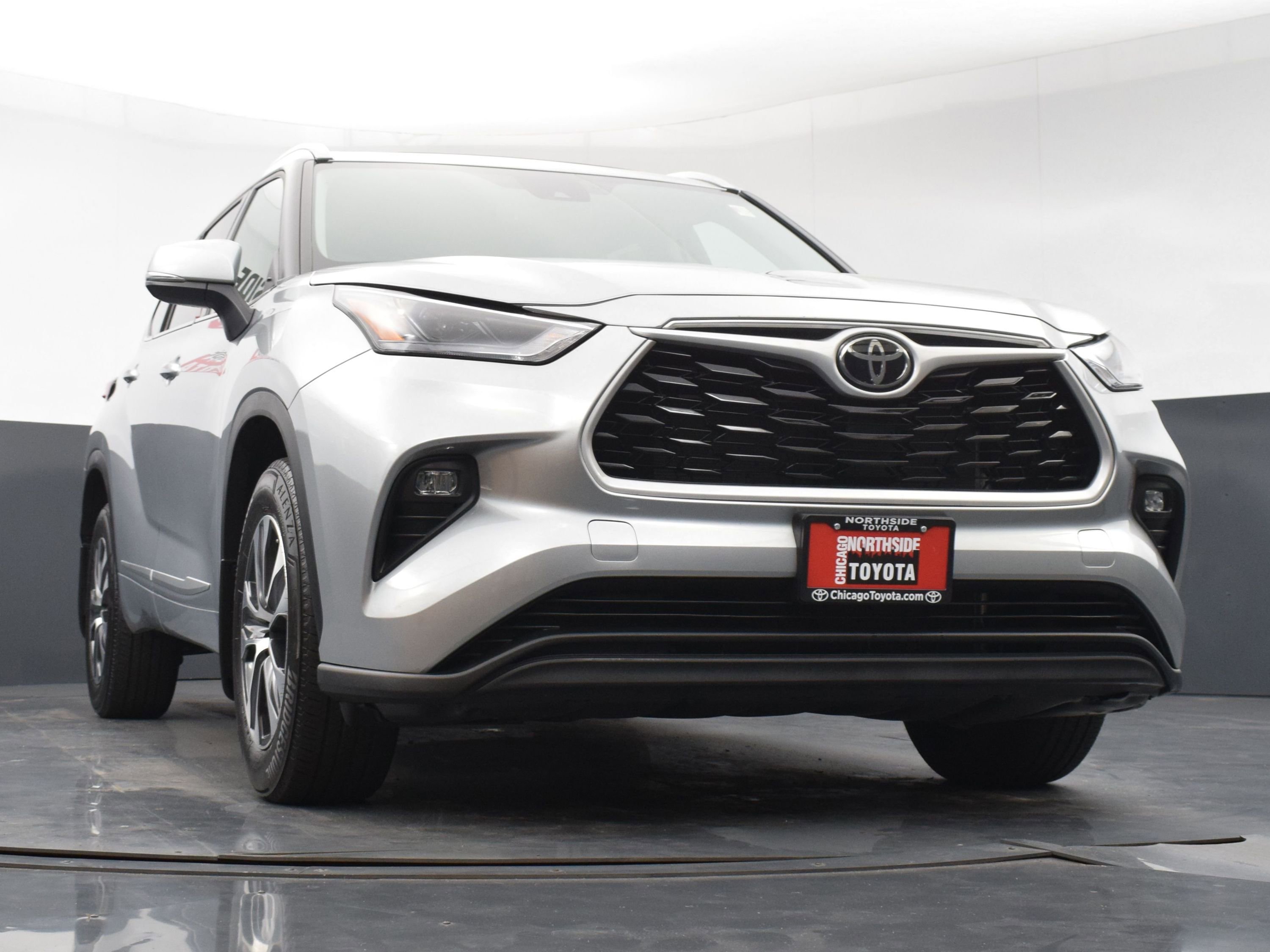 Used 2022 Toyota Highlander XLE AWD/4WD image 33