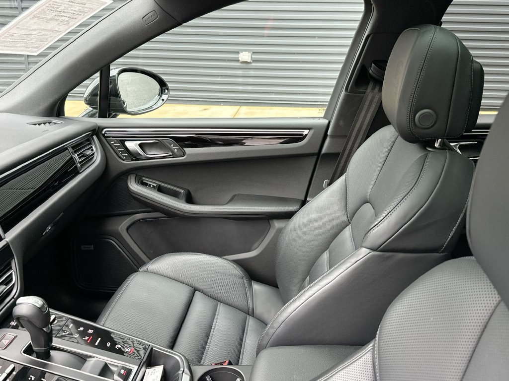 Certified 2023 Porsche Macan S AWD/4WD image 26