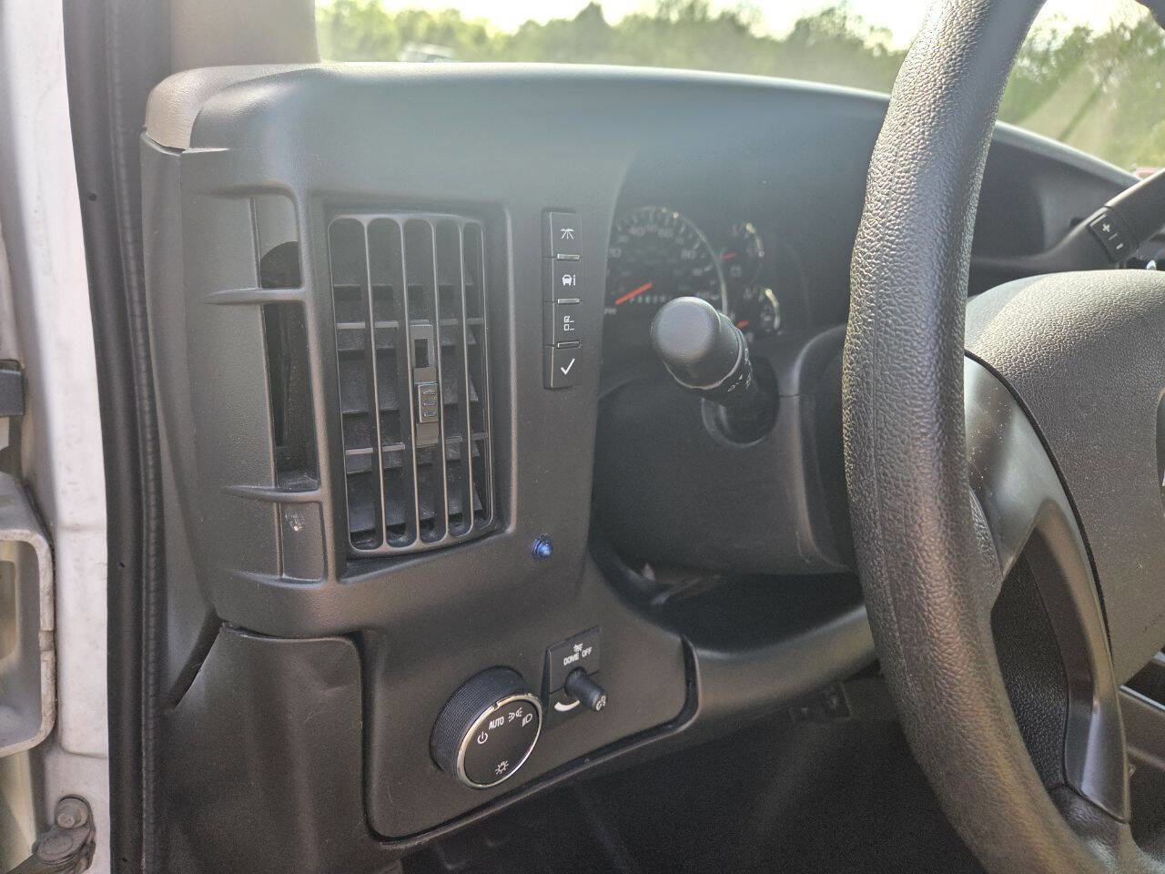 Used 2012 Chevrolet Express 3500 RWD image 16