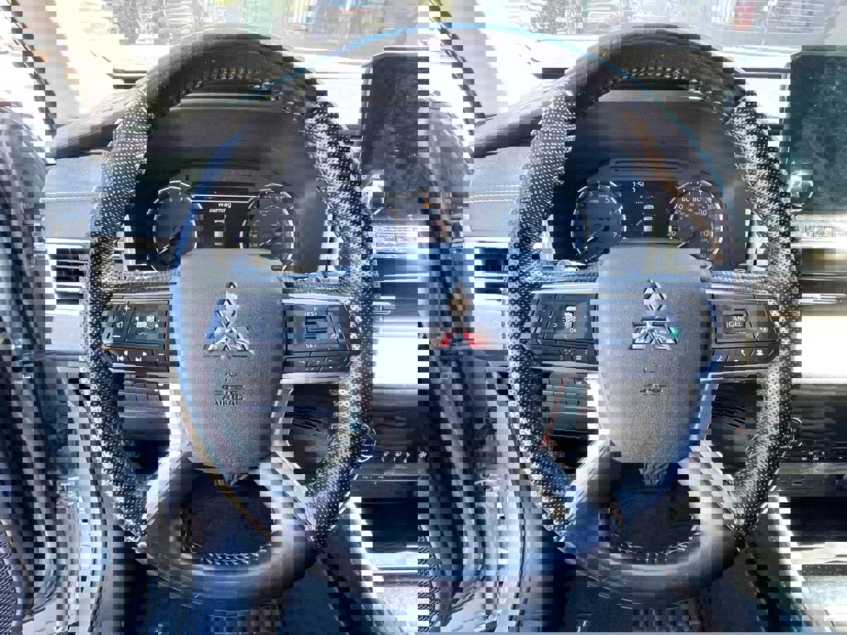 Used 2022 Mitsubishi Outlander SE image 11