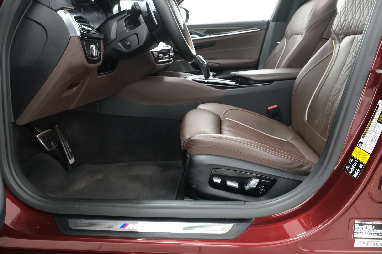 Used 2022 BMW M550i xDrive w/ Executive Package AWD/4WD image 31
