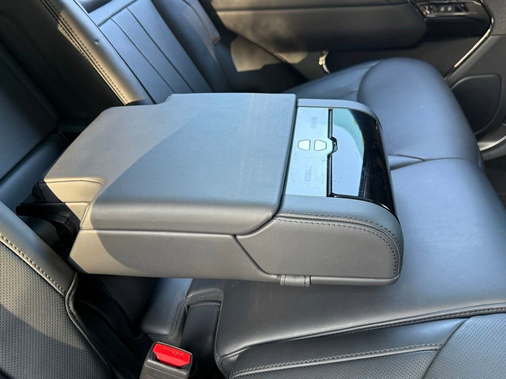 Used 2025 Land Rover Range Rover Sport SE image 41