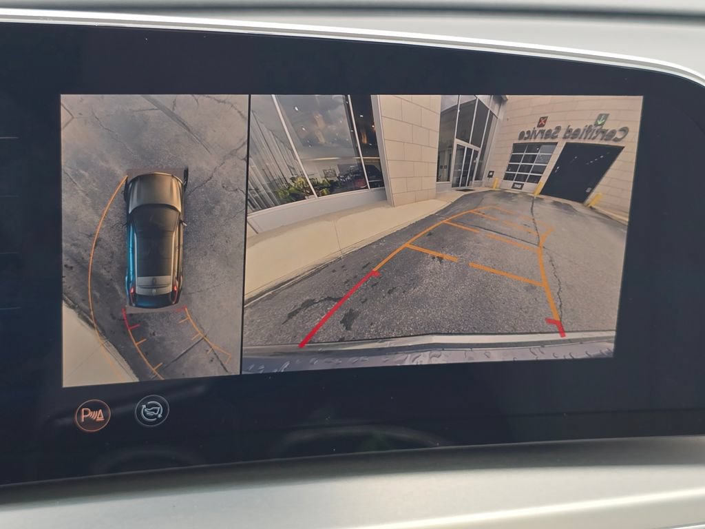 Certified 2025 Cadillac Lyriq Luxury w/ LPO, Floor Liner Package AWD/4WD image 8