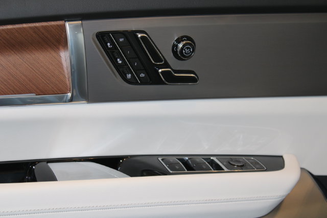 New 2027 Cadillac Vistiq Premium Luxury w/ LPO, Floor Liner Package AWD/4WD image 18