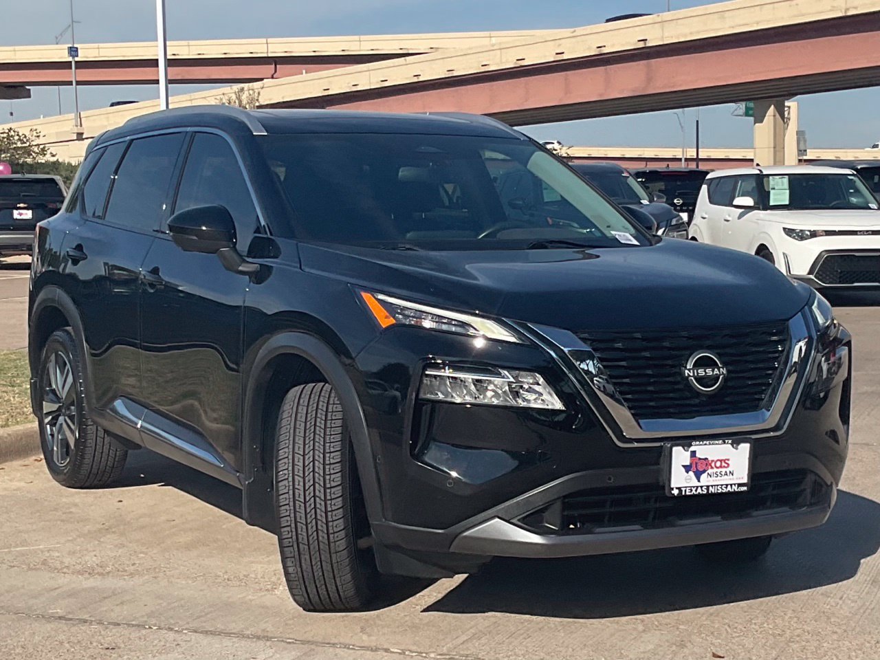 Used 2023 Nissan Rogue SL w/ SL Premium Package FWD image 3