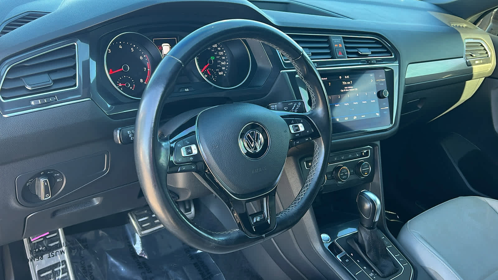 Used 2020 Volkswagen Tiguan SE R-Line image 10