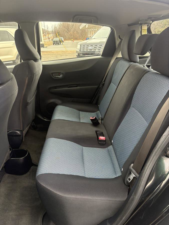 Used 2012 Toyota Yaris SE image 11