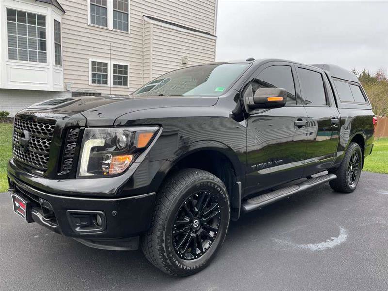 Used 2018 Nissan Titan SV w/ SV Convenience Package image 2