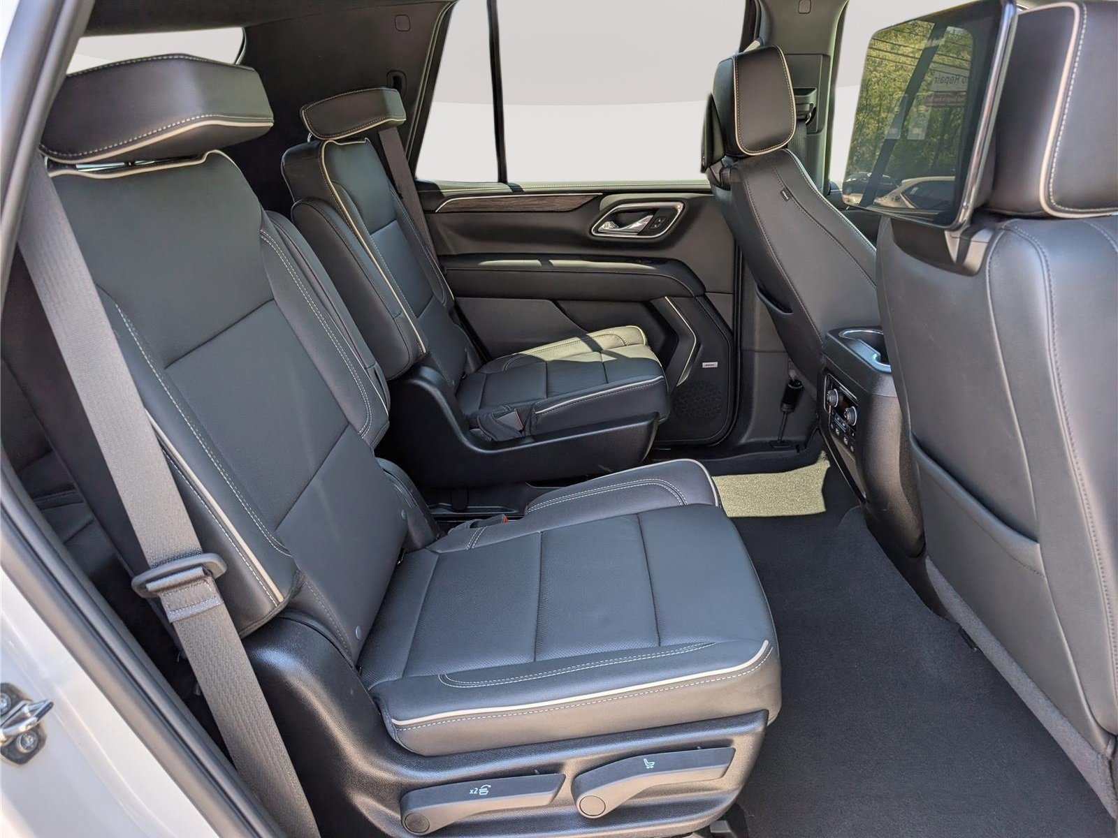 Used 2024 Chevrolet Tahoe Premier w/ Advanced Technology Package AWD/4WD image 13