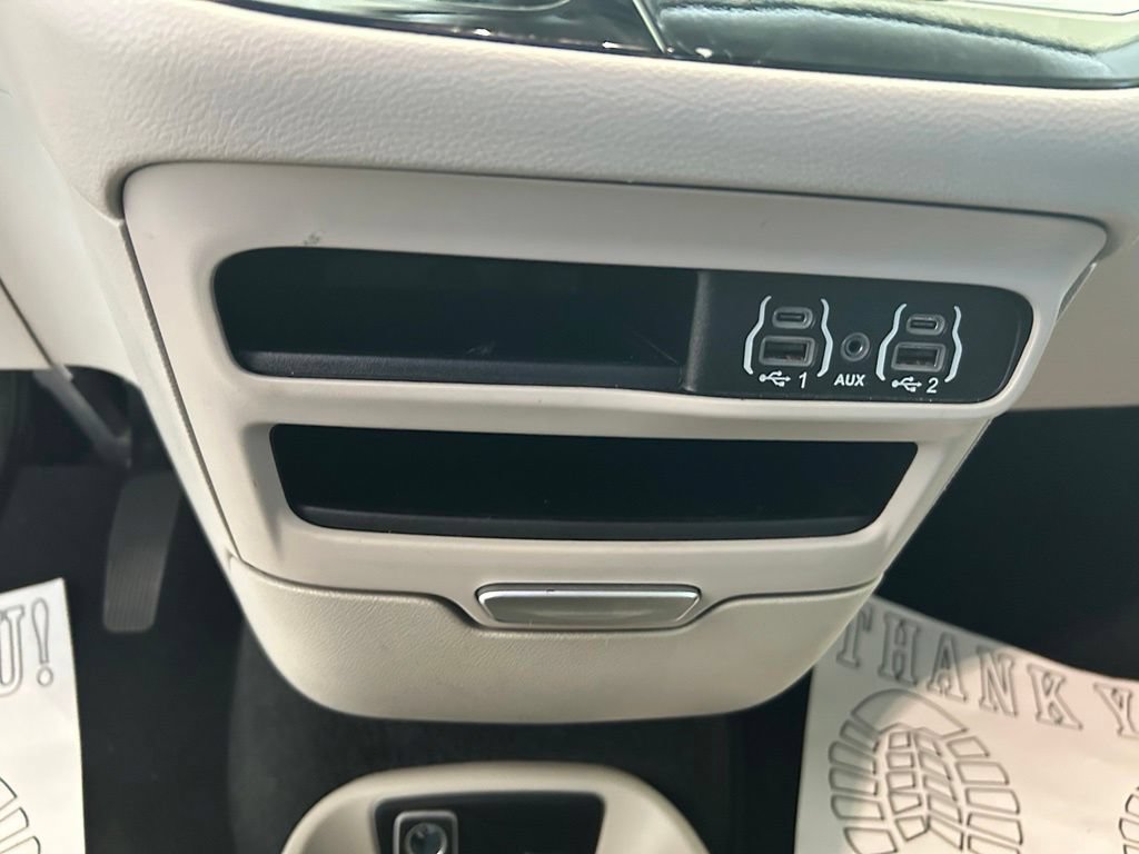 Used 2024 Chrysler Pacifica Touring-L FWD image 47