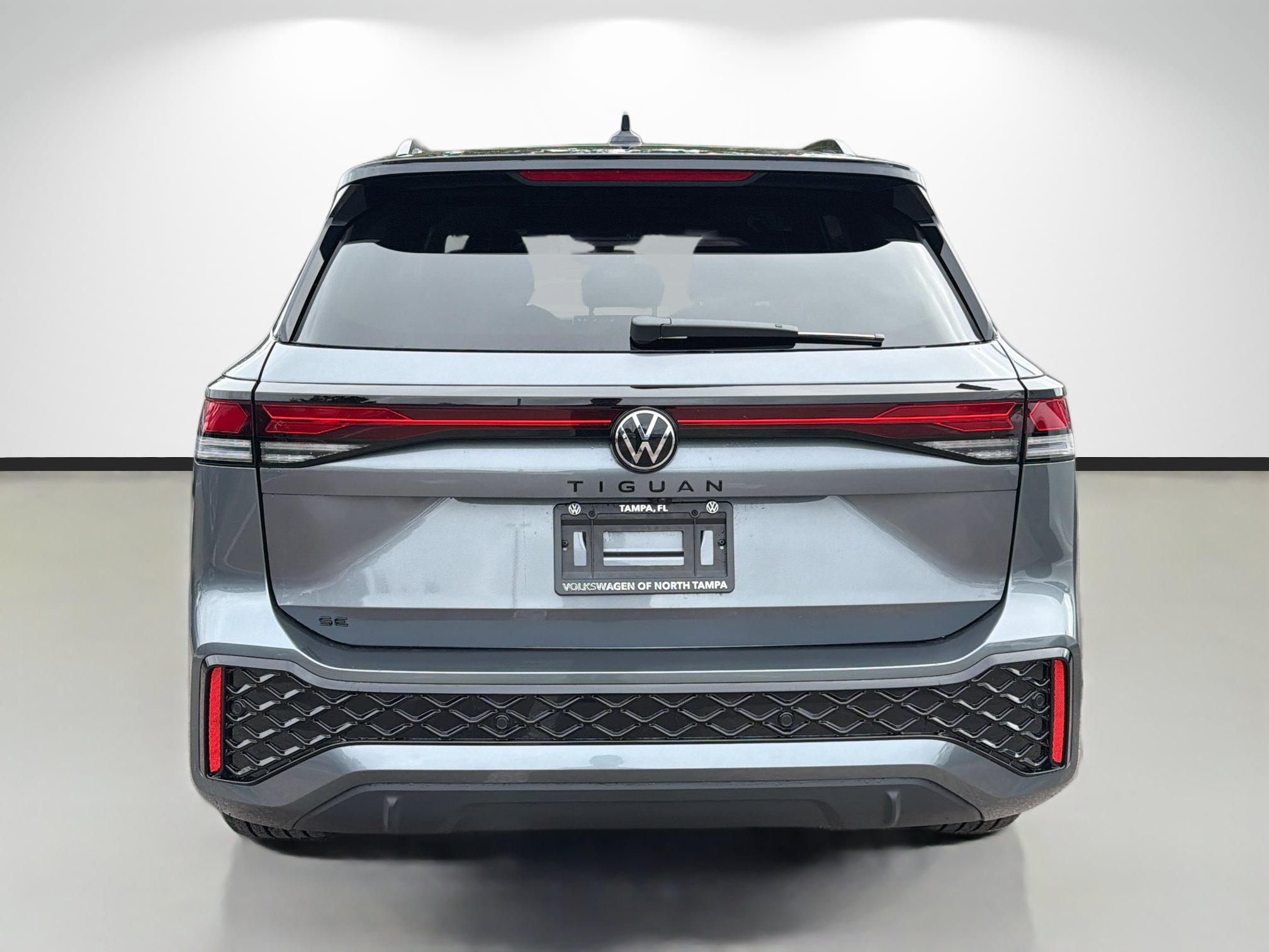 New 2026 Volkswagen Tiguan SE R-Line FWD image 4