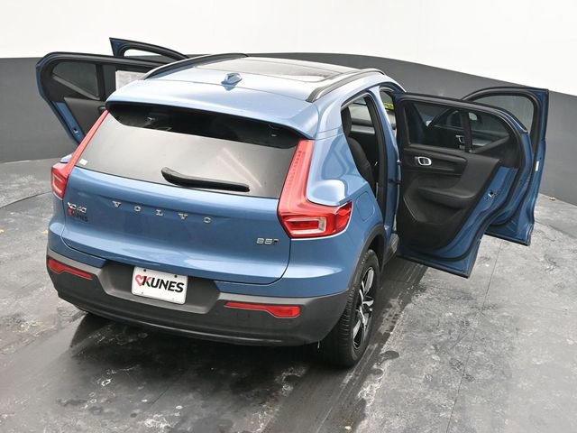 Used 2024 Volvo XC40 B5 Core image 63
