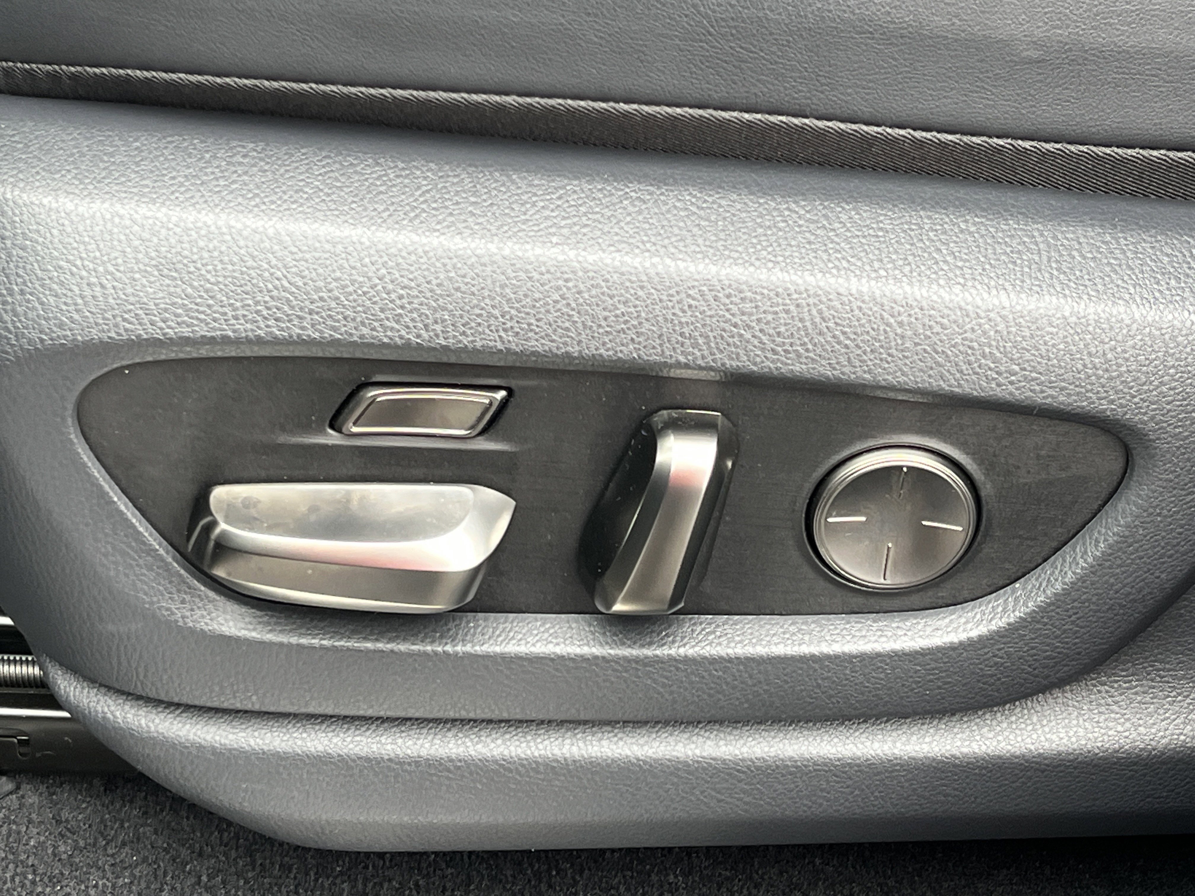 Used 2024 Lexus LX 600 4WD w/ Appearance Package image 21