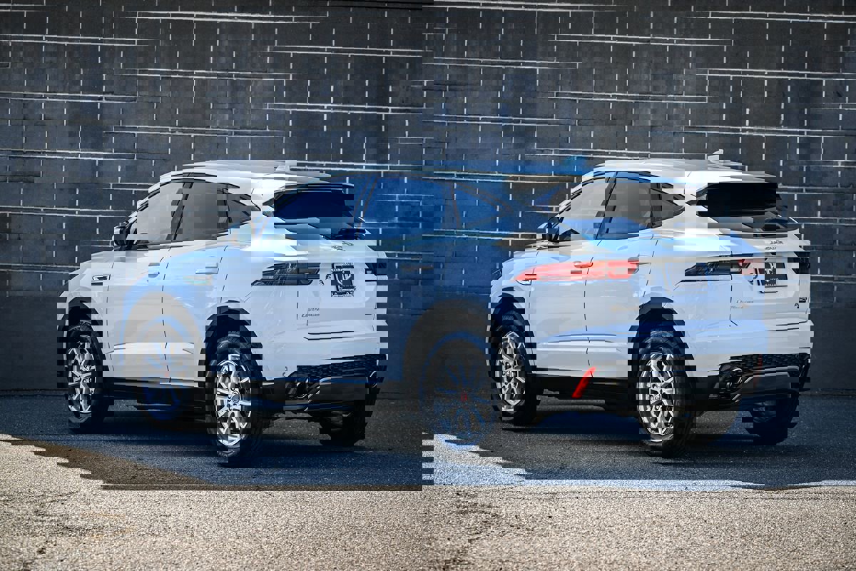 Used 2018 Jaguar E-PACE image 4