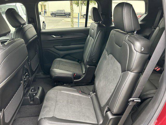 New 2025 Jeep Grand Cherokee L Laredo image 43