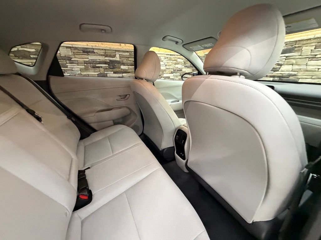 Used 2024 Hyundai Kona SEL AWD/4WD image 48
