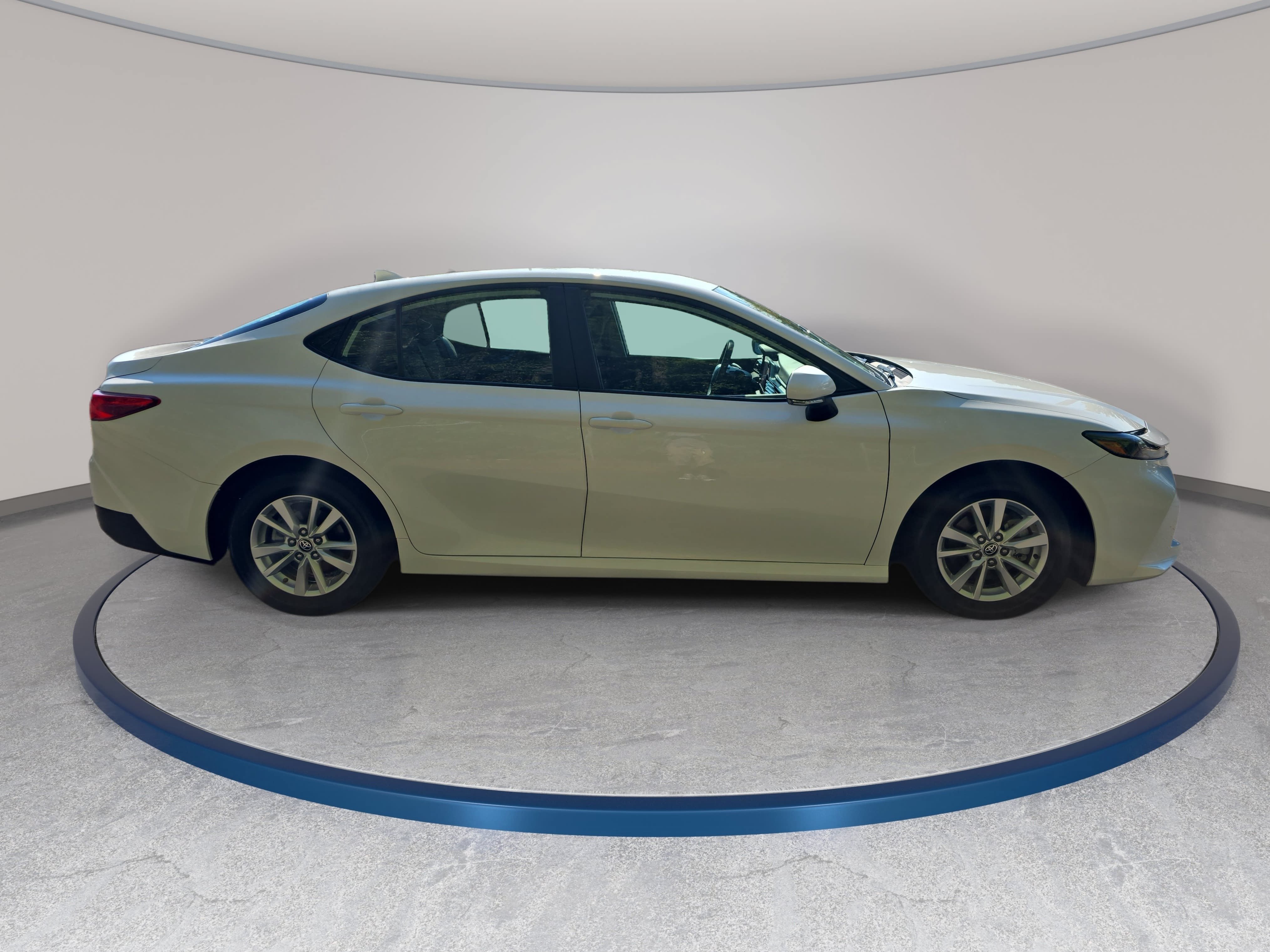 Used 2025 Toyota Camry LE FWD image 4