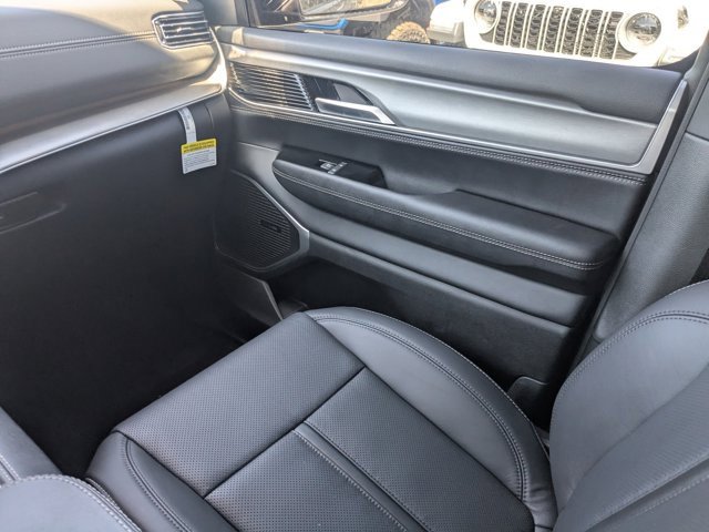 New 2025 Jeep Wagoneer Series II w/ Convenience Group I image 13