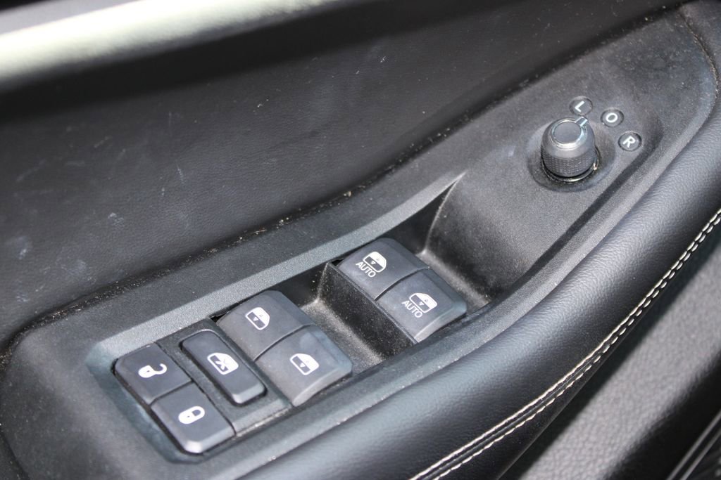 Used 2023 Jeep Grand Cherokee L Laredo image 22