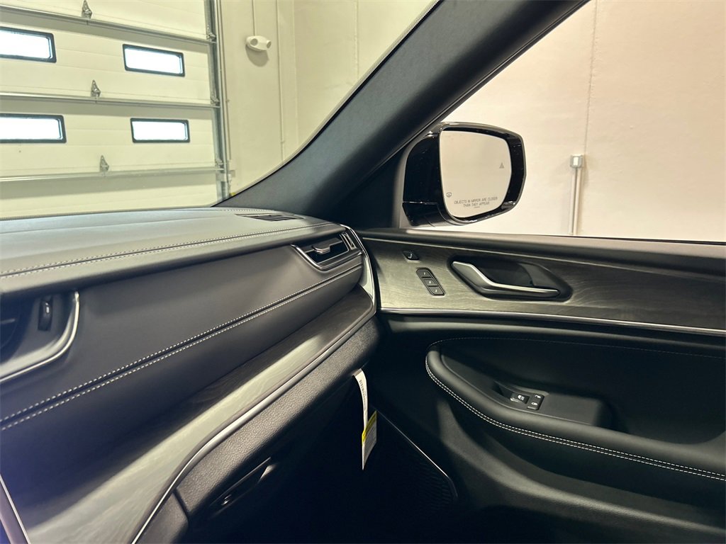 New 2025 Jeep Grand Cherokee Overland w/ Adv Protech Group III image 26