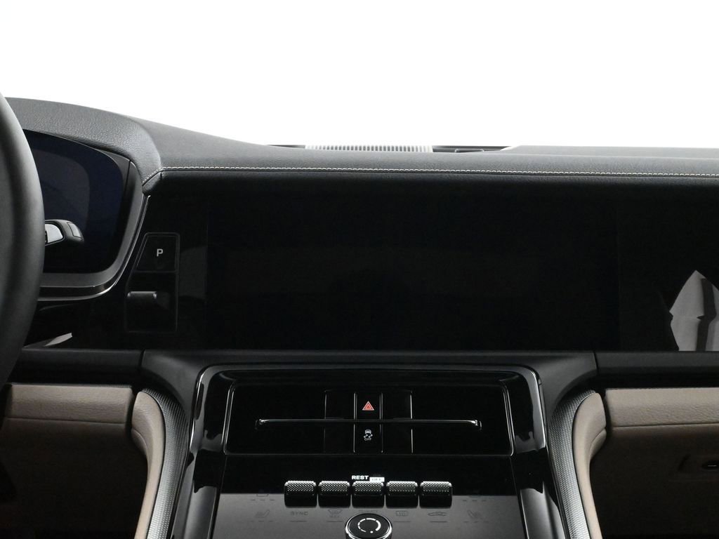Certified 2026 Porsche Panamera image 11