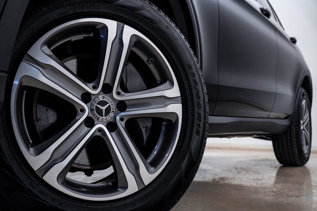 Used 2021 Mercedes-Benz GLC 300 4MATIC image 5