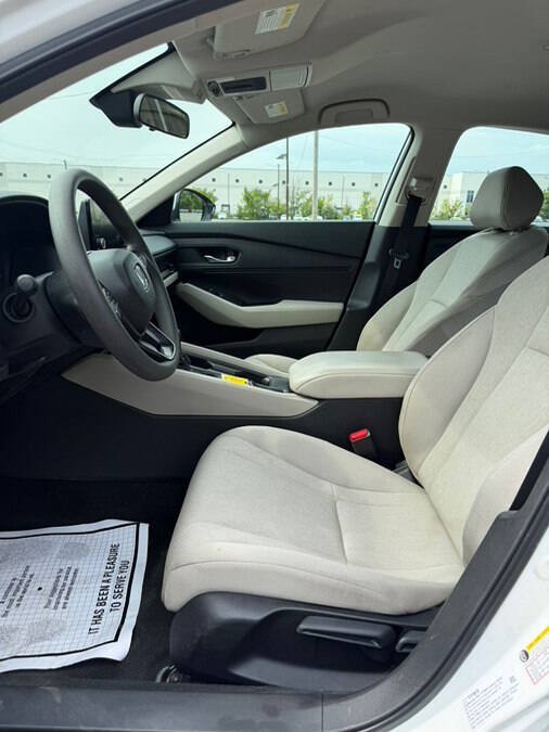 Used 2025 Honda Accord LX image 30