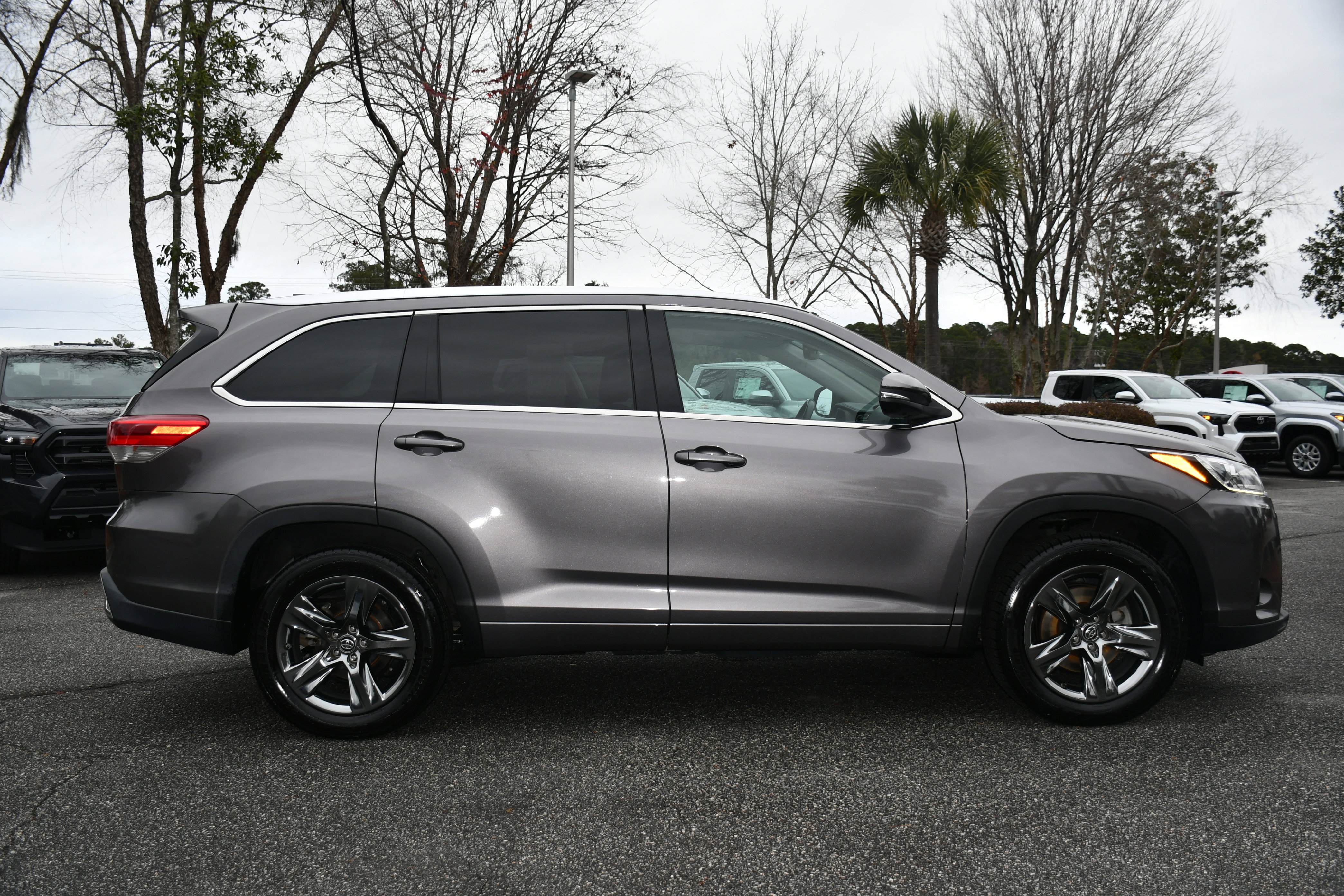 Used 2017 Toyota Highlander Limited Platinum image 5