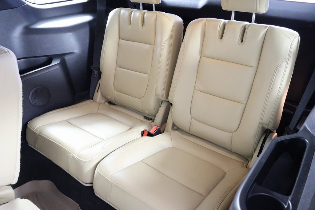 Used 2017 Ford Explorer XLT w/ Equipment Group 202A image 11